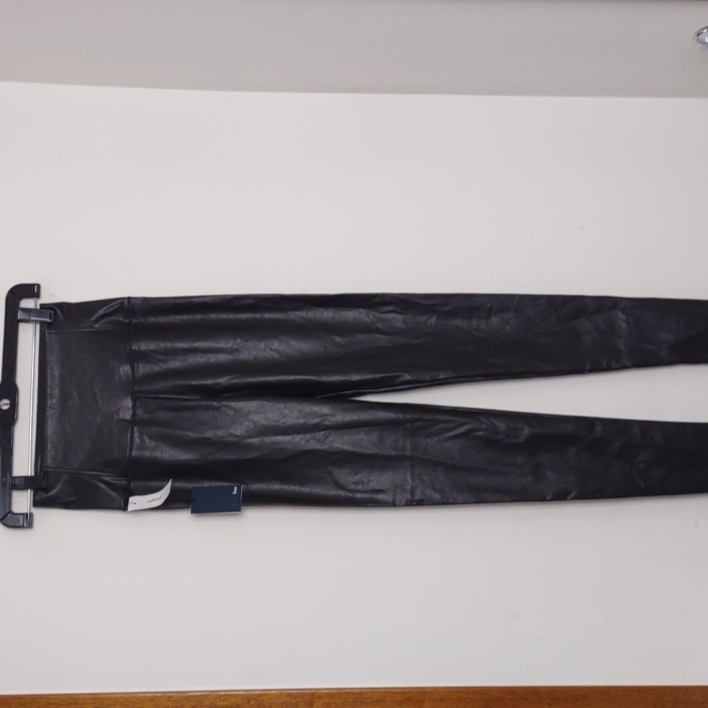 NWT Aritzia Wilfred free Daria leggings Sz S